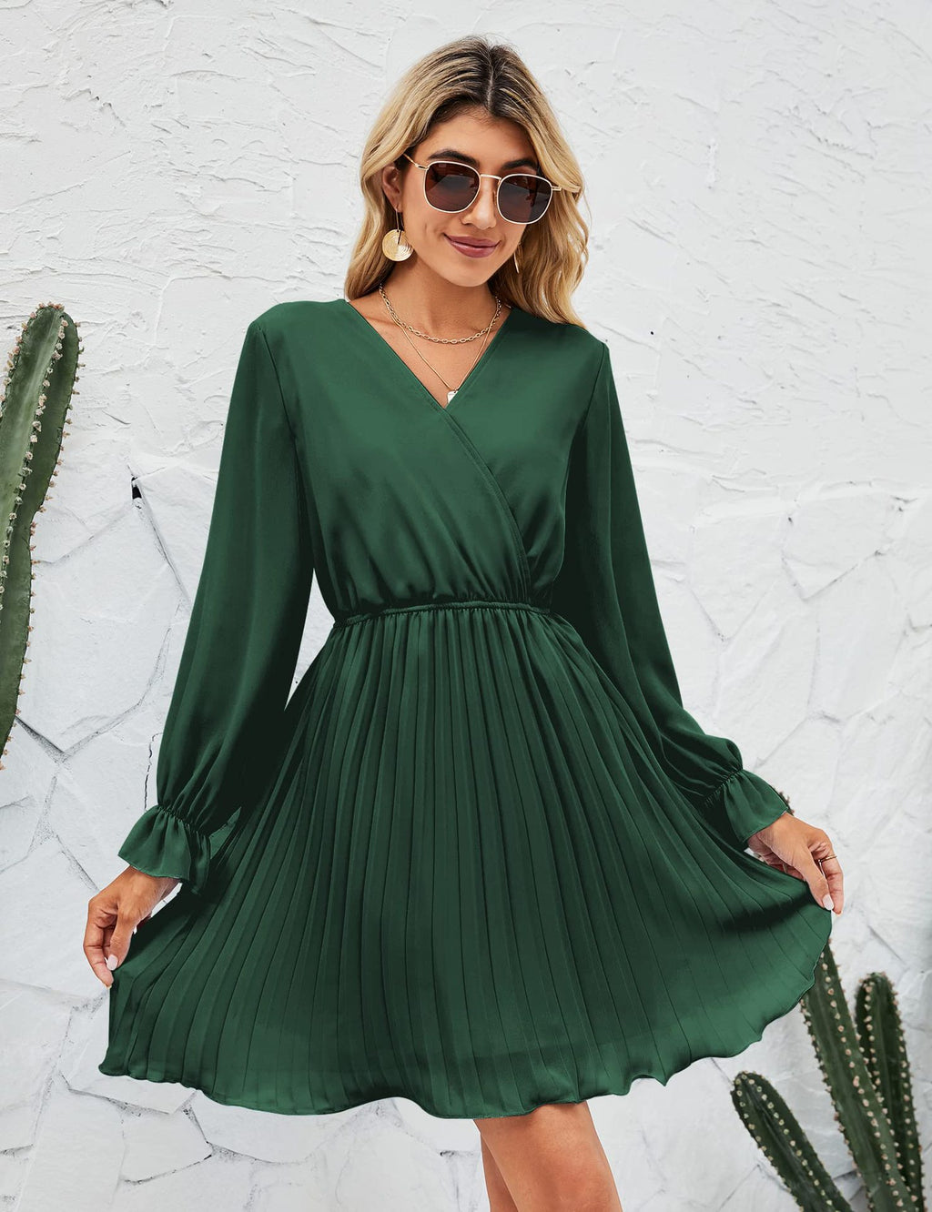 Vestido corto informal plisado de manga larga con escote en V para mujer, ideal para invitadas de boda