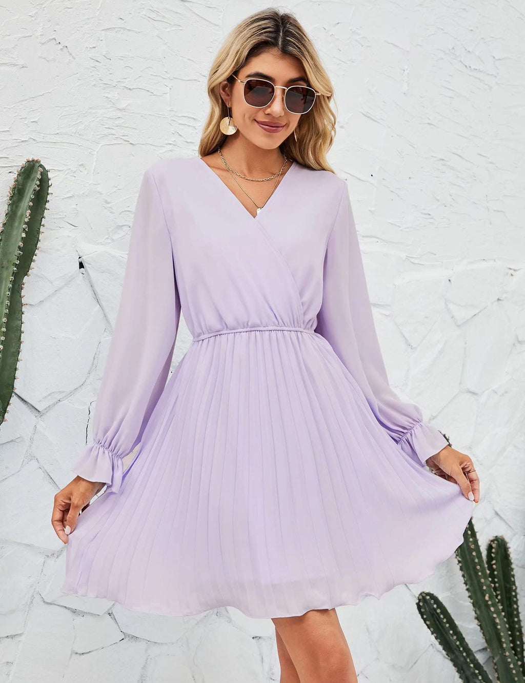 Vestido corto informal plisado de manga larga con escote en V para mujer, ideal para invitadas de boda