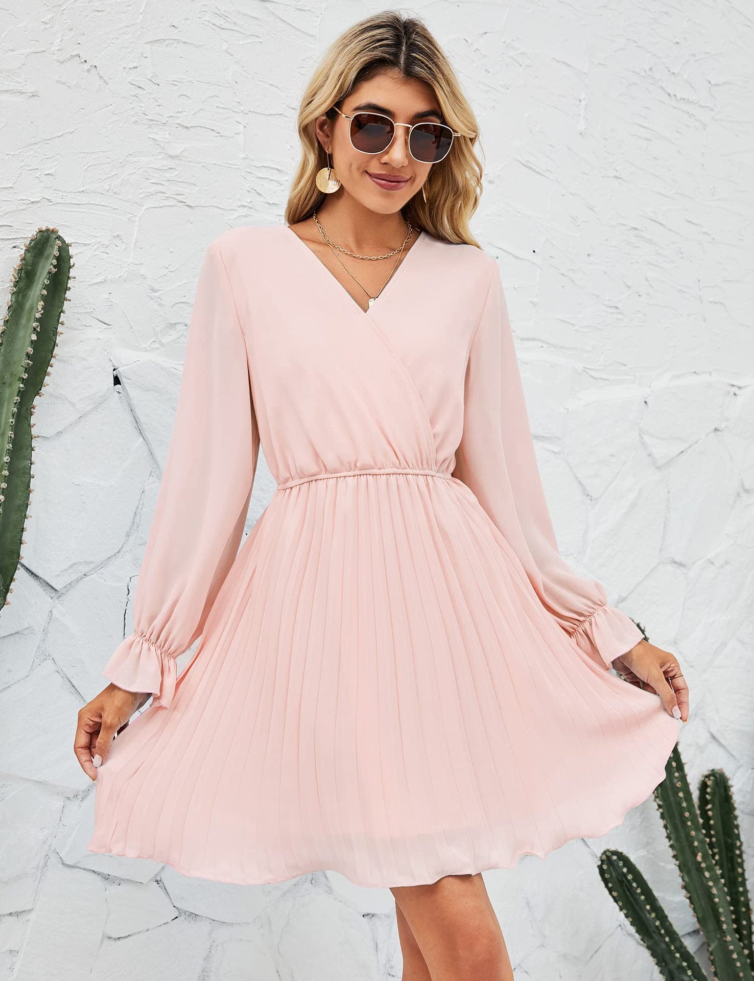 Vestido corto informal plisado de manga larga con escote en V para mujer, ideal para invitadas de boda