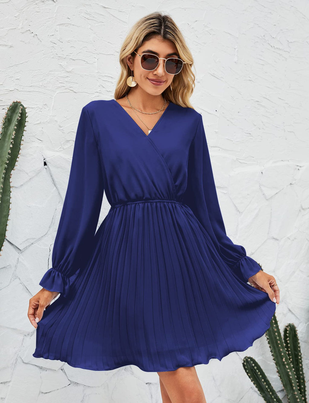 Vestido corto informal plisado de manga larga con escote en V para mujer, ideal para invitadas de boda