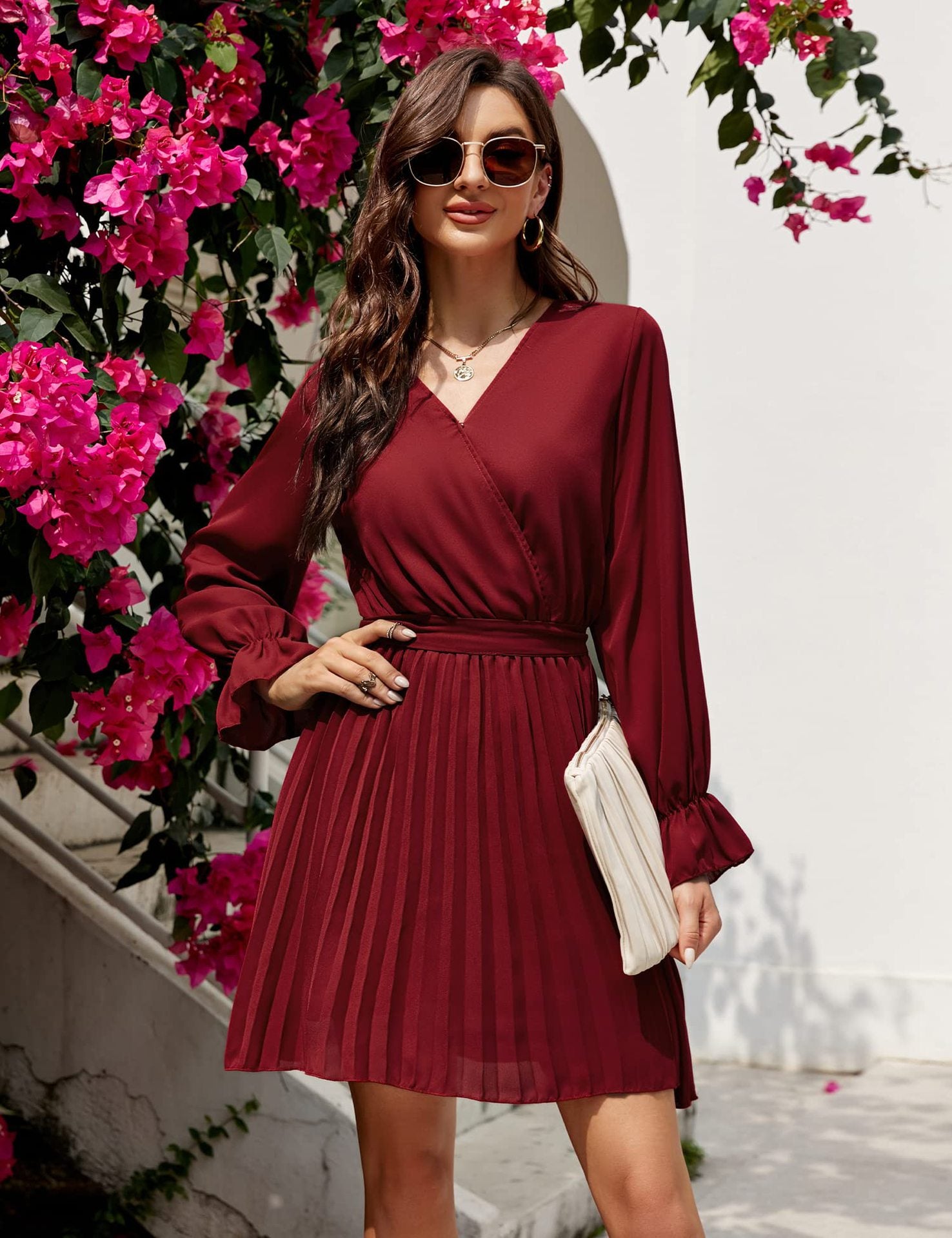 Vestido corto informal plisado de manga larga con escote en V para mujer, ideal para invitadas de boda
