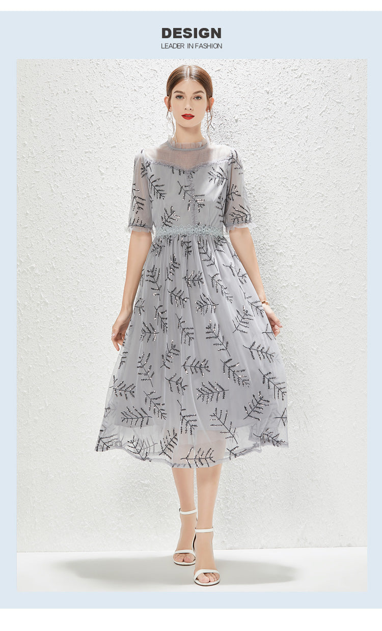 Nuevo vestido de gasa gris con lentejuelas, elegante y a la moda.