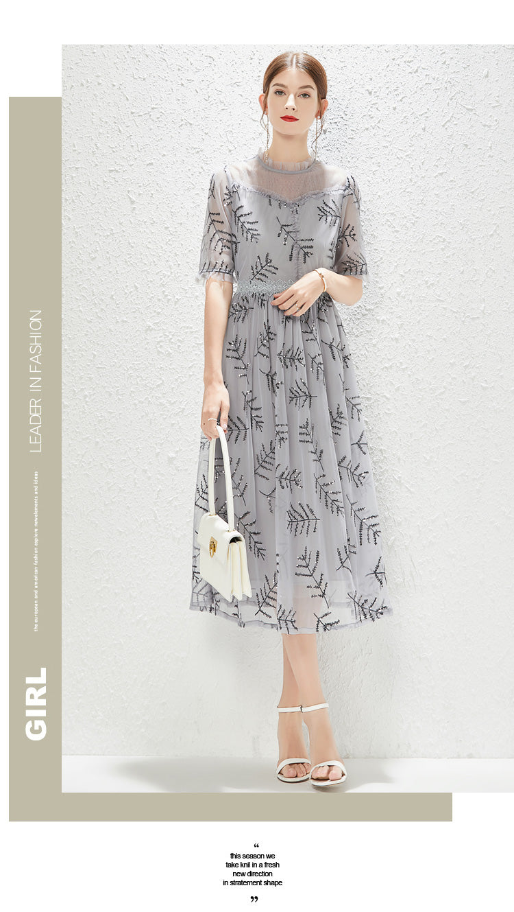 Nuevo vestido de gasa gris con lentejuelas, elegante y a la moda.