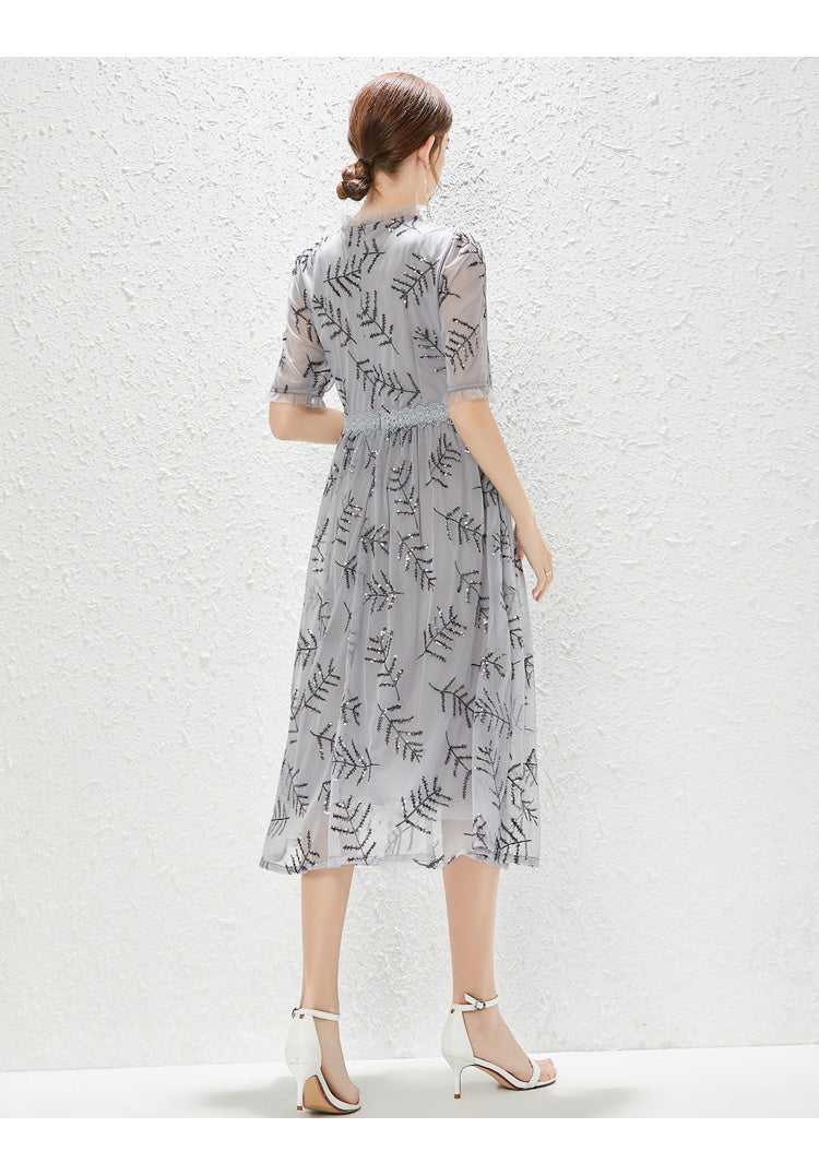 Nuevo vestido de gasa gris con lentejuelas, elegante y a la moda.