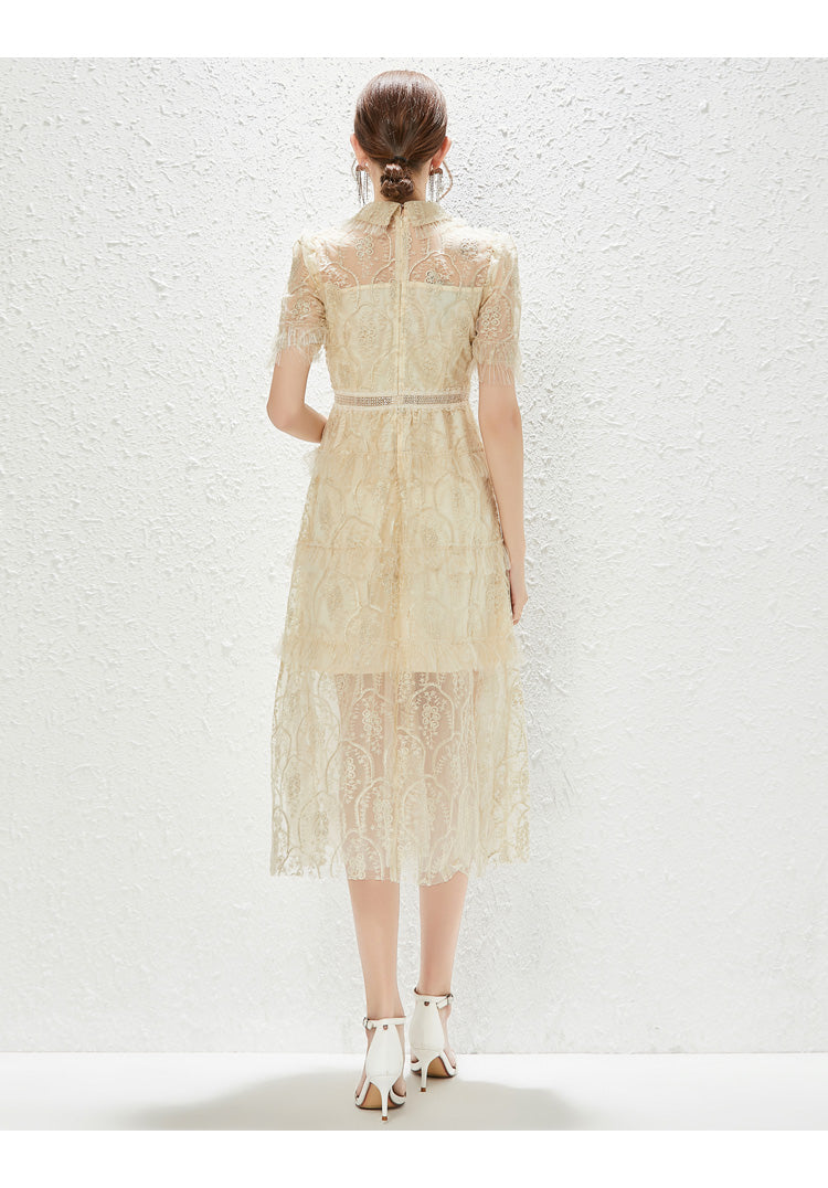 Robe en maille brodée à revers et taille en dentelle, style industrie lourde