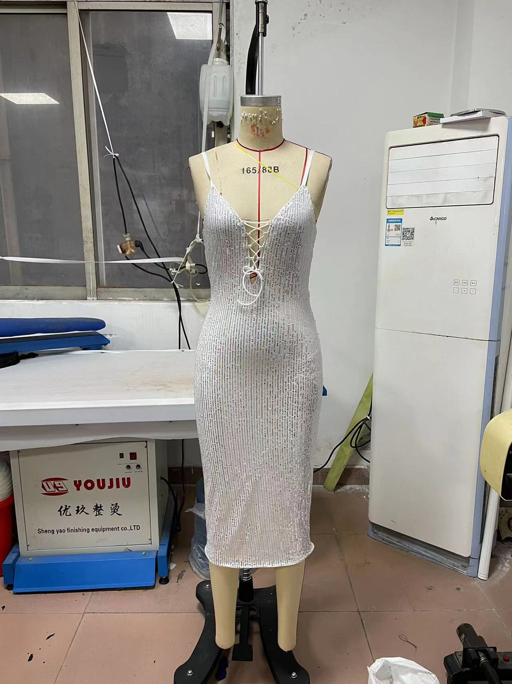 Robe nuisette sexy printemps-été femme, coupe cintrée, longueur midi, décolleté croisé