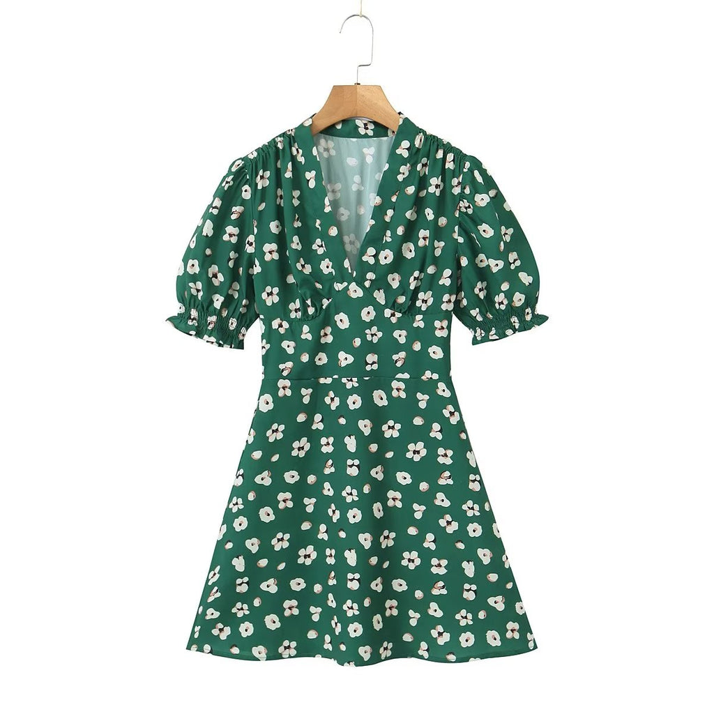 Robe verte scintillante à manches courtes pour femme, coupe ajustée, col en V, idéale pour une pause thé.