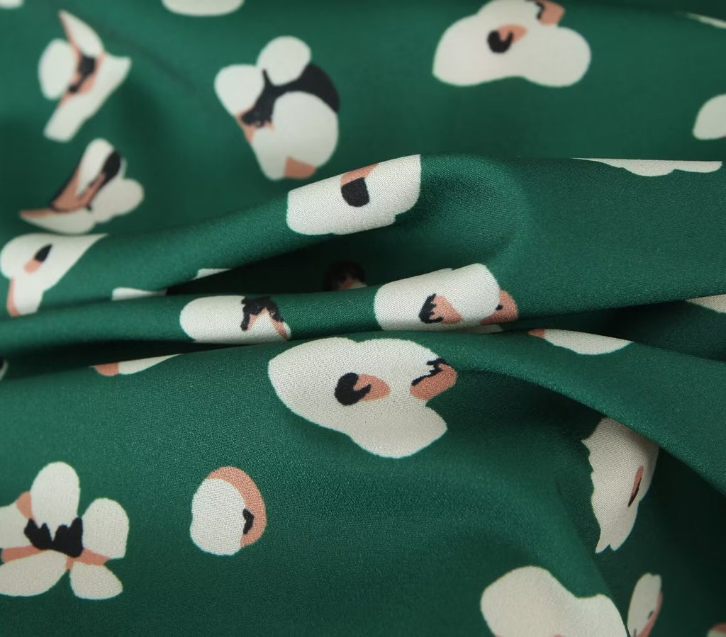 Robe verte scintillante à manches courtes pour femme, coupe ajustée, col en V, idéale pour une pause thé.