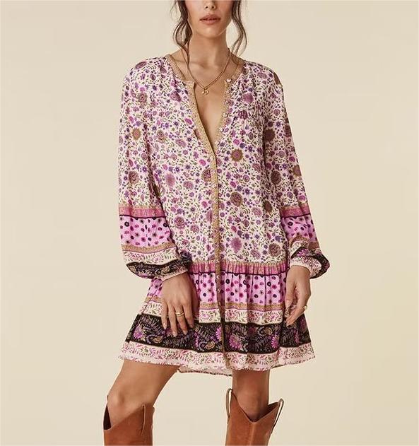 Robe ample mi-longue à taille haute et motif floral en filigrane