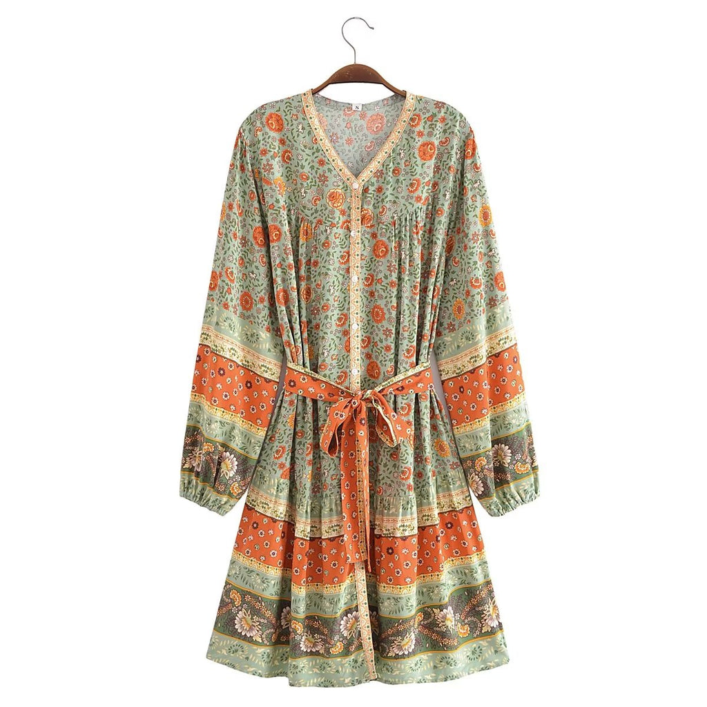Robe ample mi-longue à taille haute et motif floral en filigrane