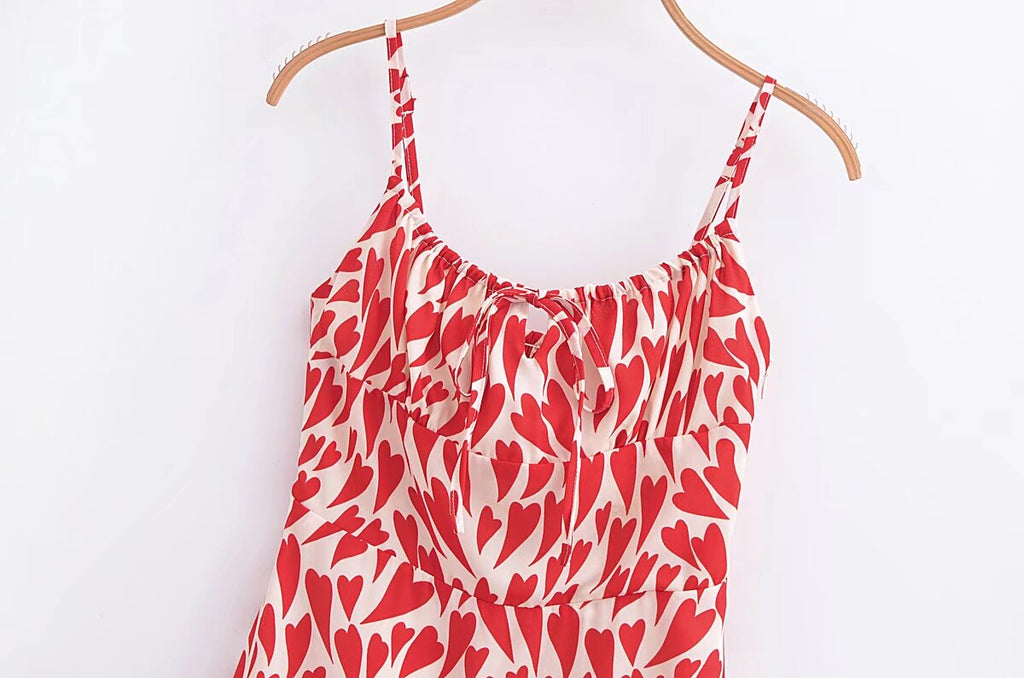 Vestido corto de verano con estampado de corazón, cintura ceñida y cordones
