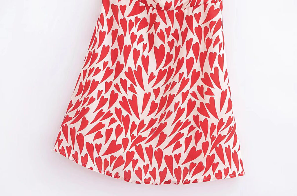 Vestido corto de verano con estampado de corazón, cintura ceñida y cordones