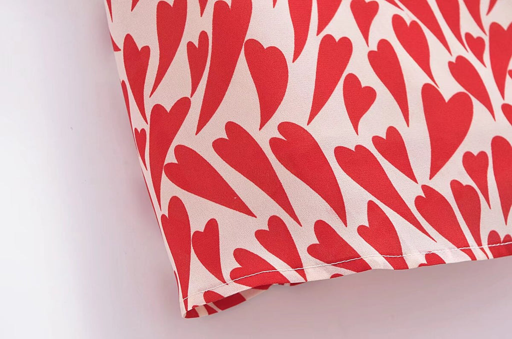 Vestido corto de verano con estampado de corazón, cintura ceñida y cordones