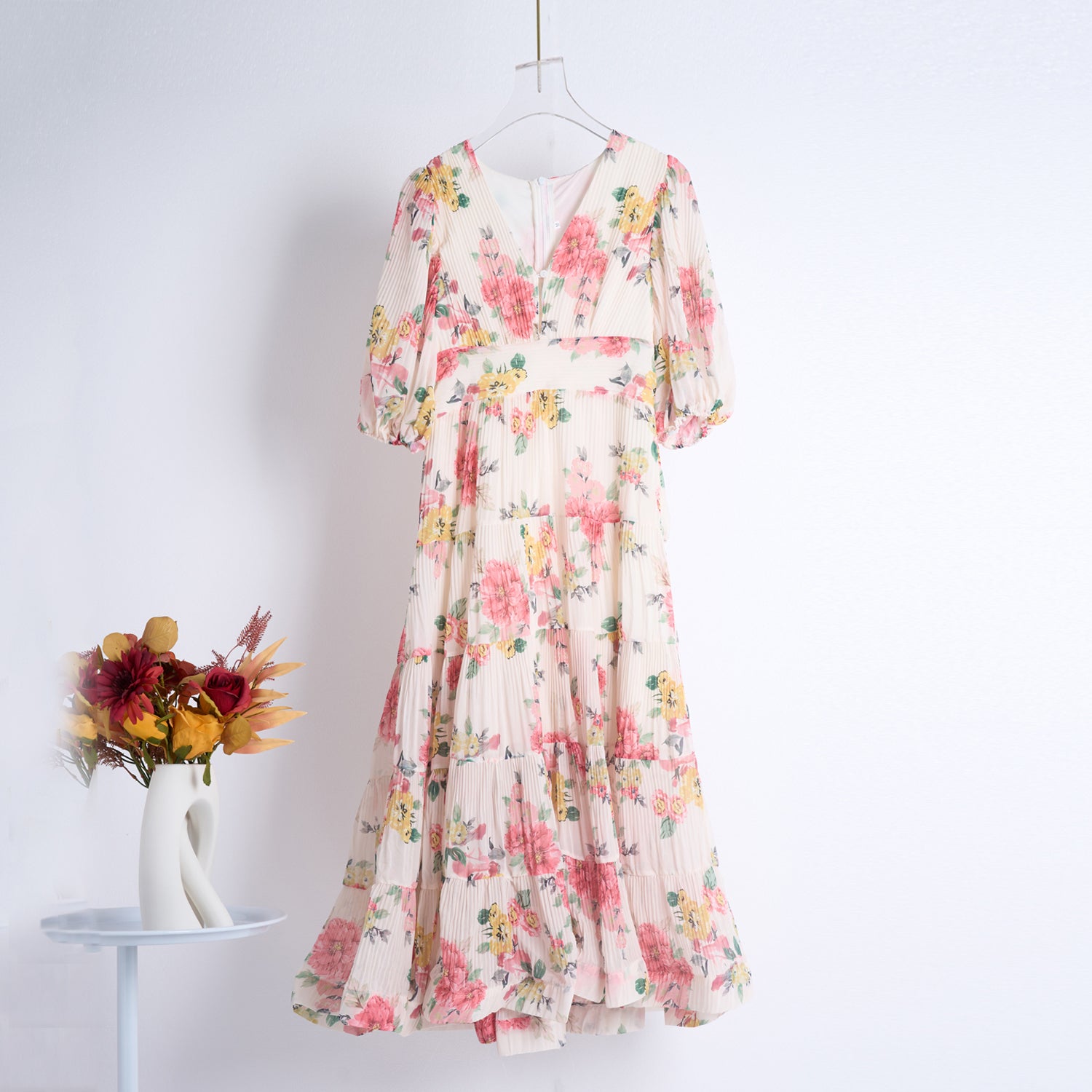 Robe longue plissée imprimée à manches bouffantes oversize et taille cintrée