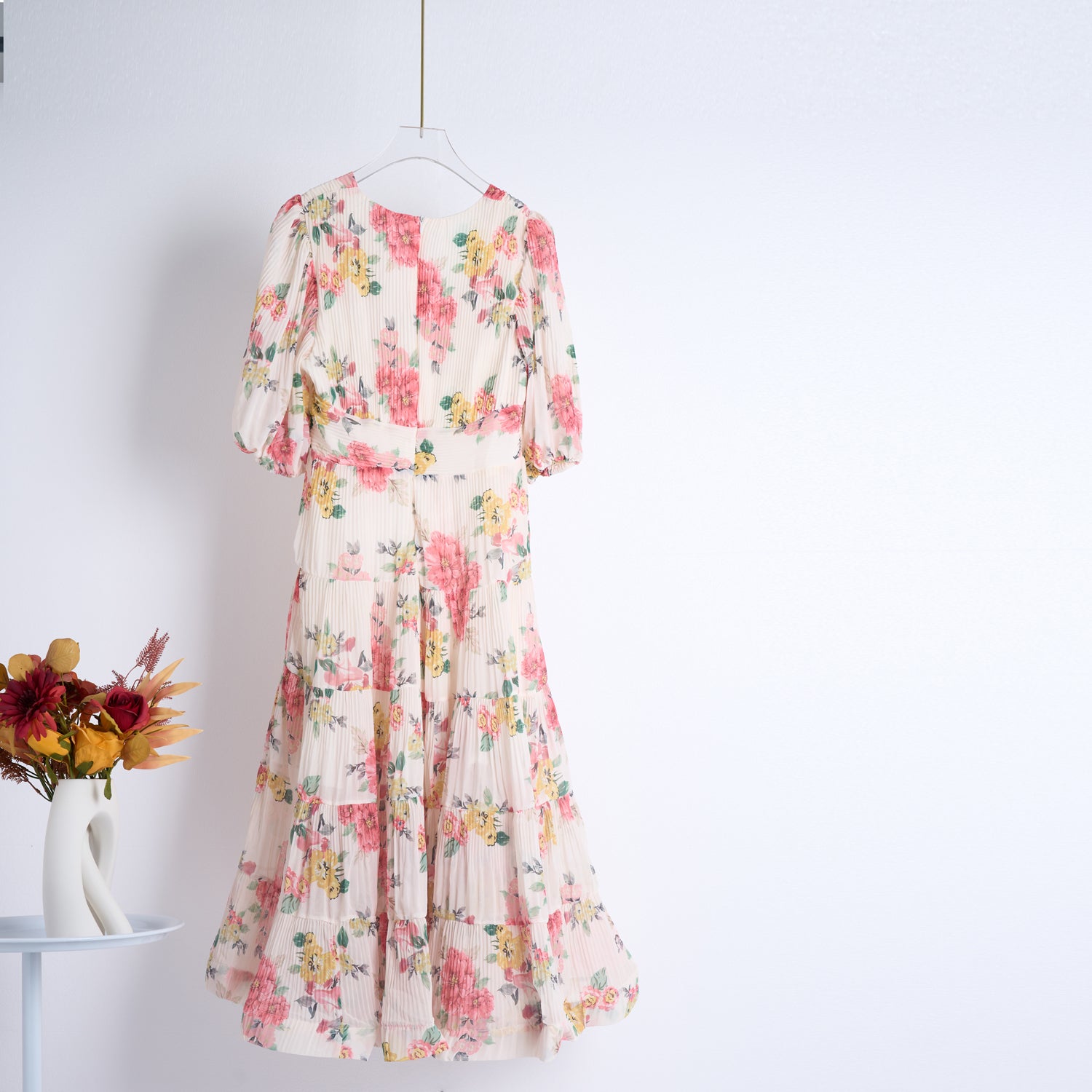 Robe longue plissée imprimée à manches bouffantes oversize et taille cintrée