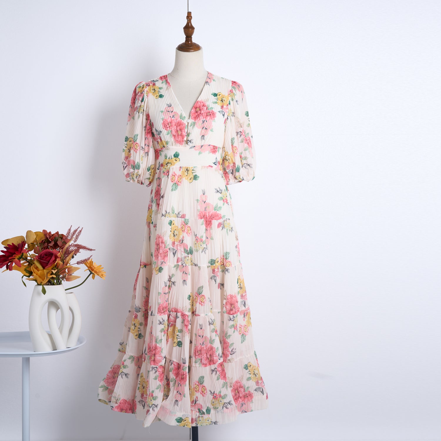 Robe longue plissée imprimée à manches bouffantes oversize et taille cintrée