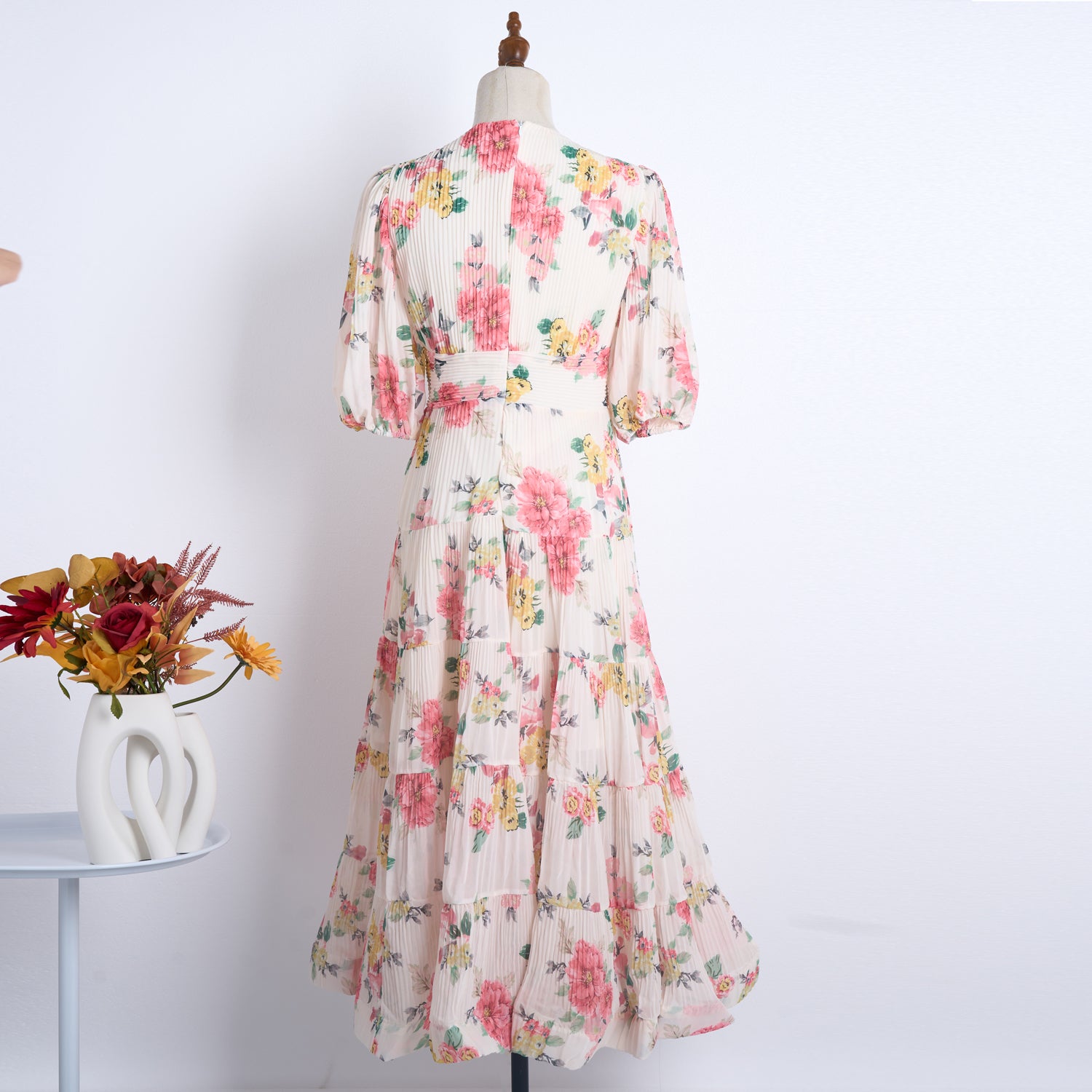 Robe longue plissée imprimée à manches bouffantes oversize et taille cintrée