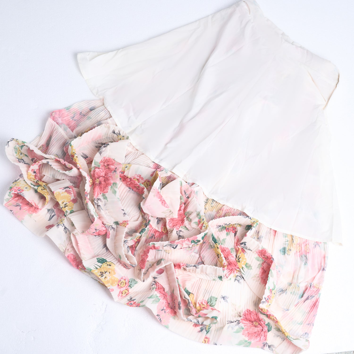 Robe longue plissée imprimée à manches bouffantes oversize et taille cintrée