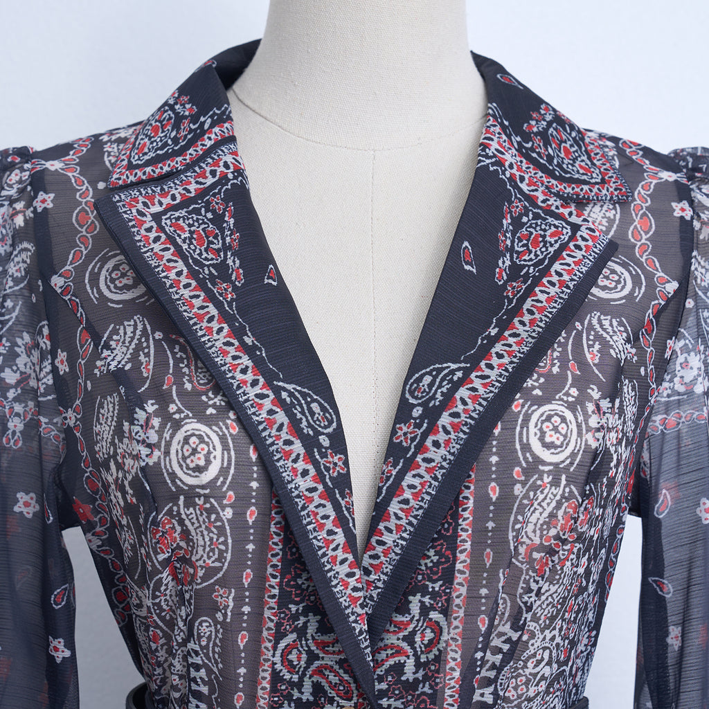 Robe en dentelle à simple boutonnage avec ceinture, idéale pour le printemps et l'été.