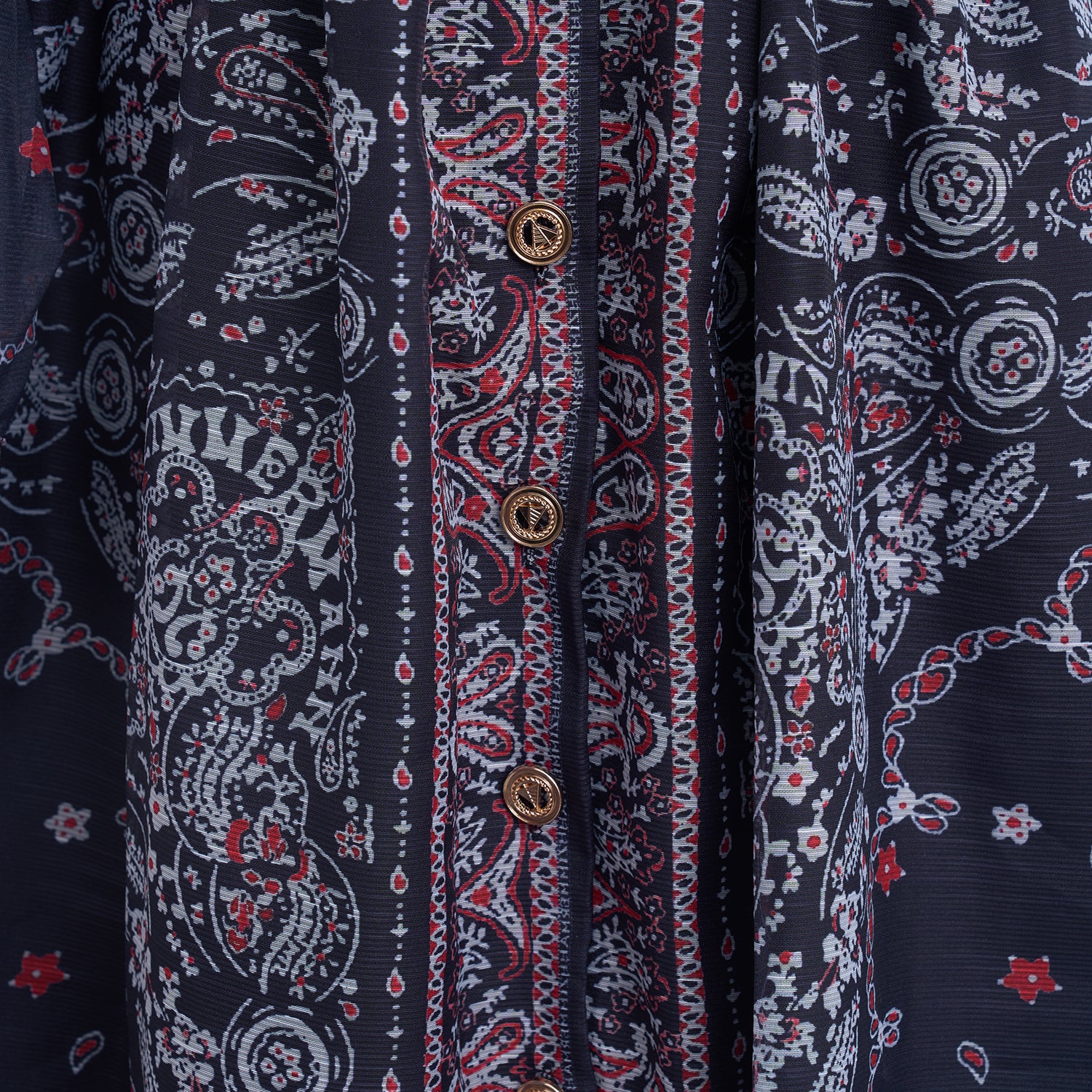 Robe en dentelle à simple boutonnage avec ceinture, idéale pour le printemps et l'été.