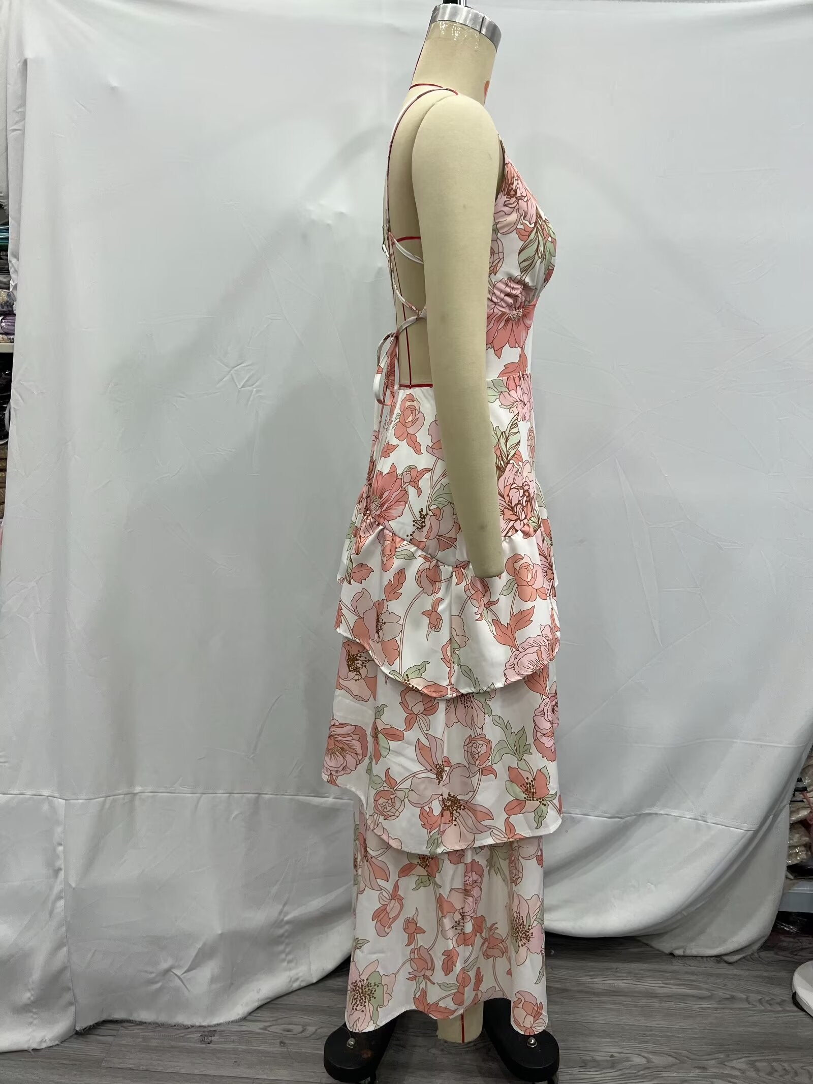 Robe d'été imprimée asymétrique à volants pour femme