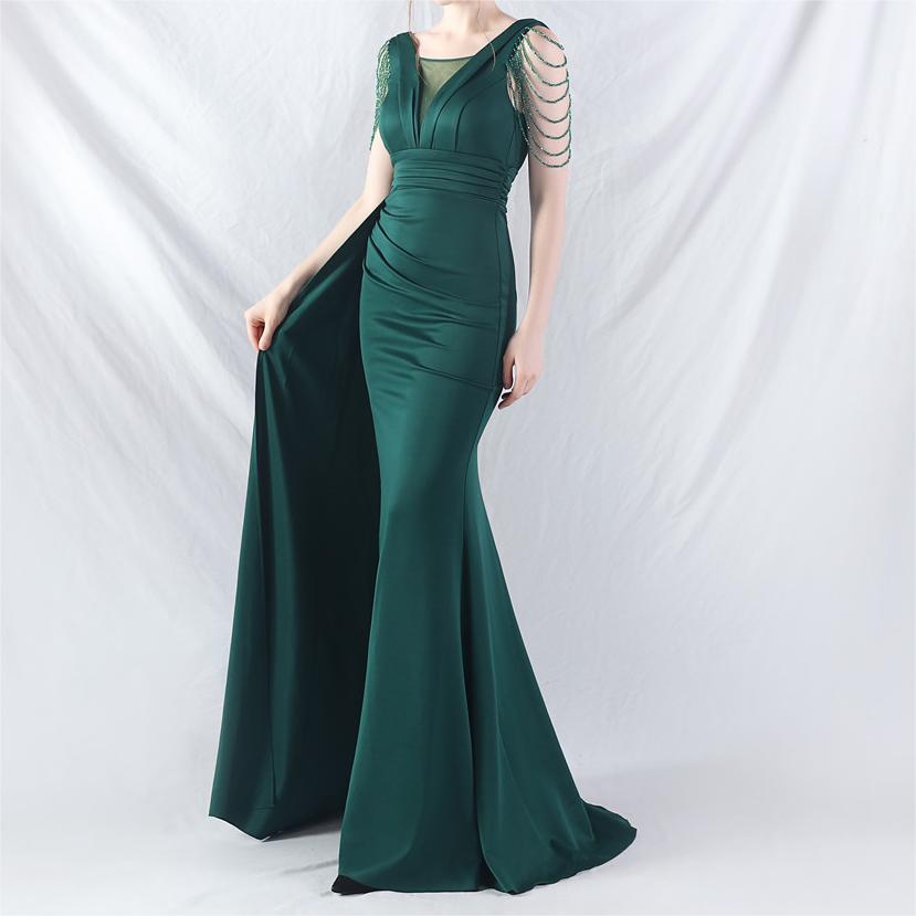 Vestido de noche con cuentas y bordado artesanal de satén total