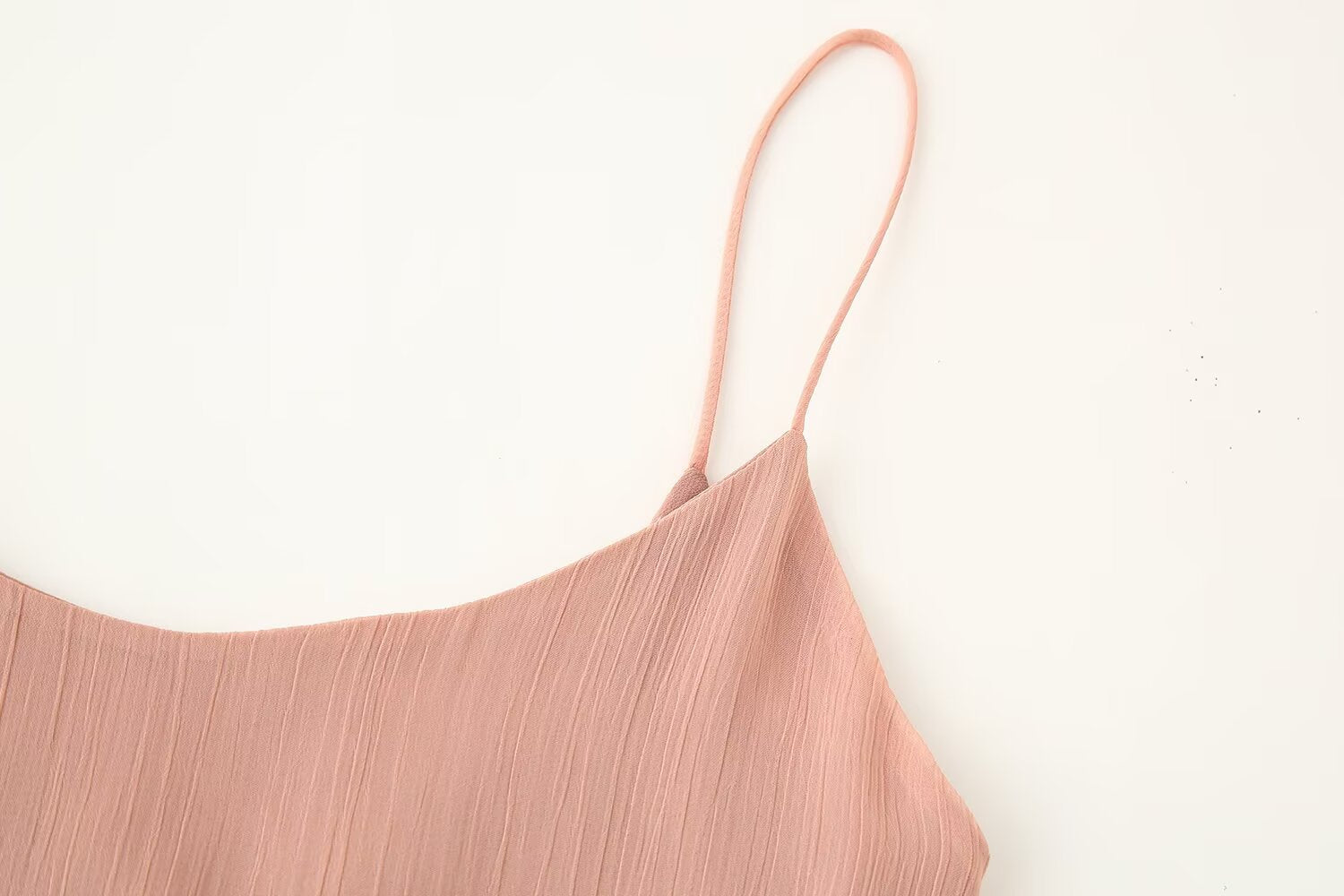 Robe moulante sexy dos nu ornée de décorations laminées pour femmes