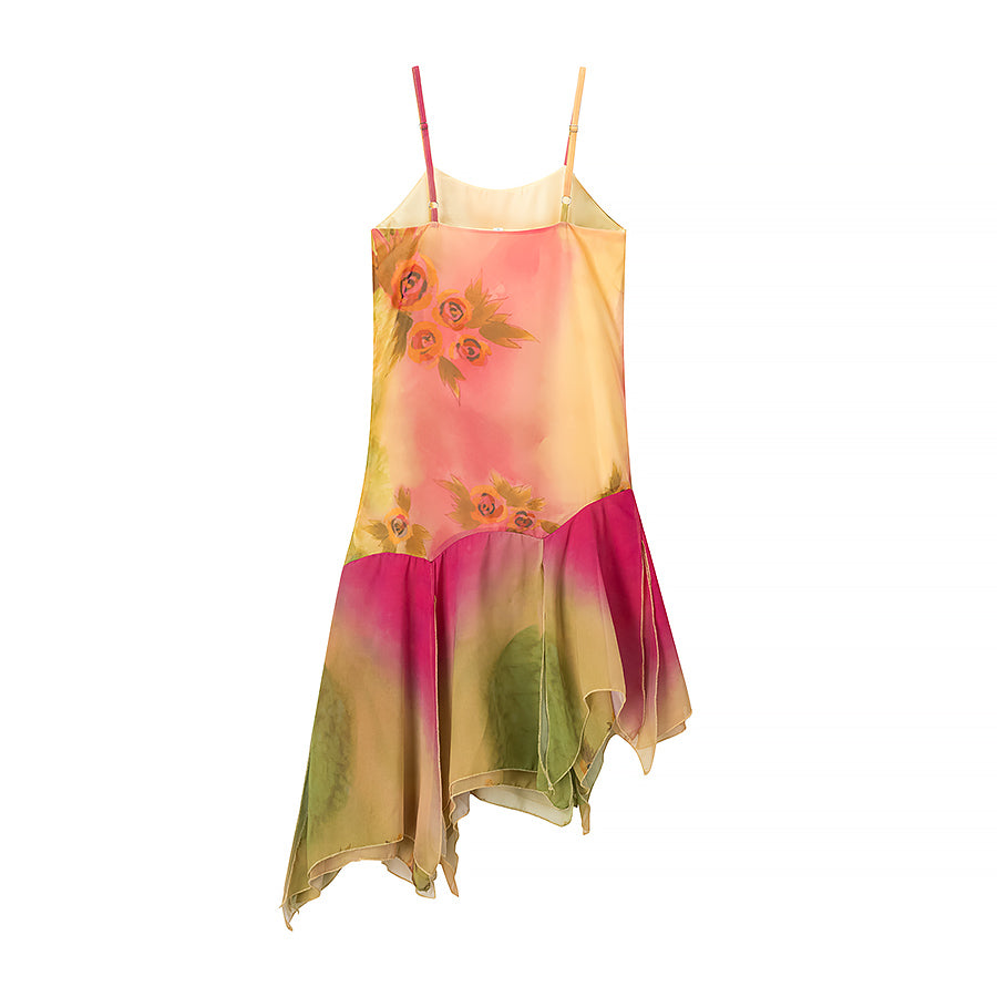 Vestido de verano elegante con bordado floral, tirantes y volantes en el bajo