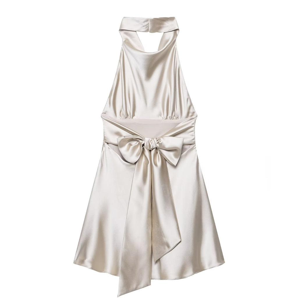 Vestido corto ajustado con cuello halter y textura de satén de seda francesa para mujer