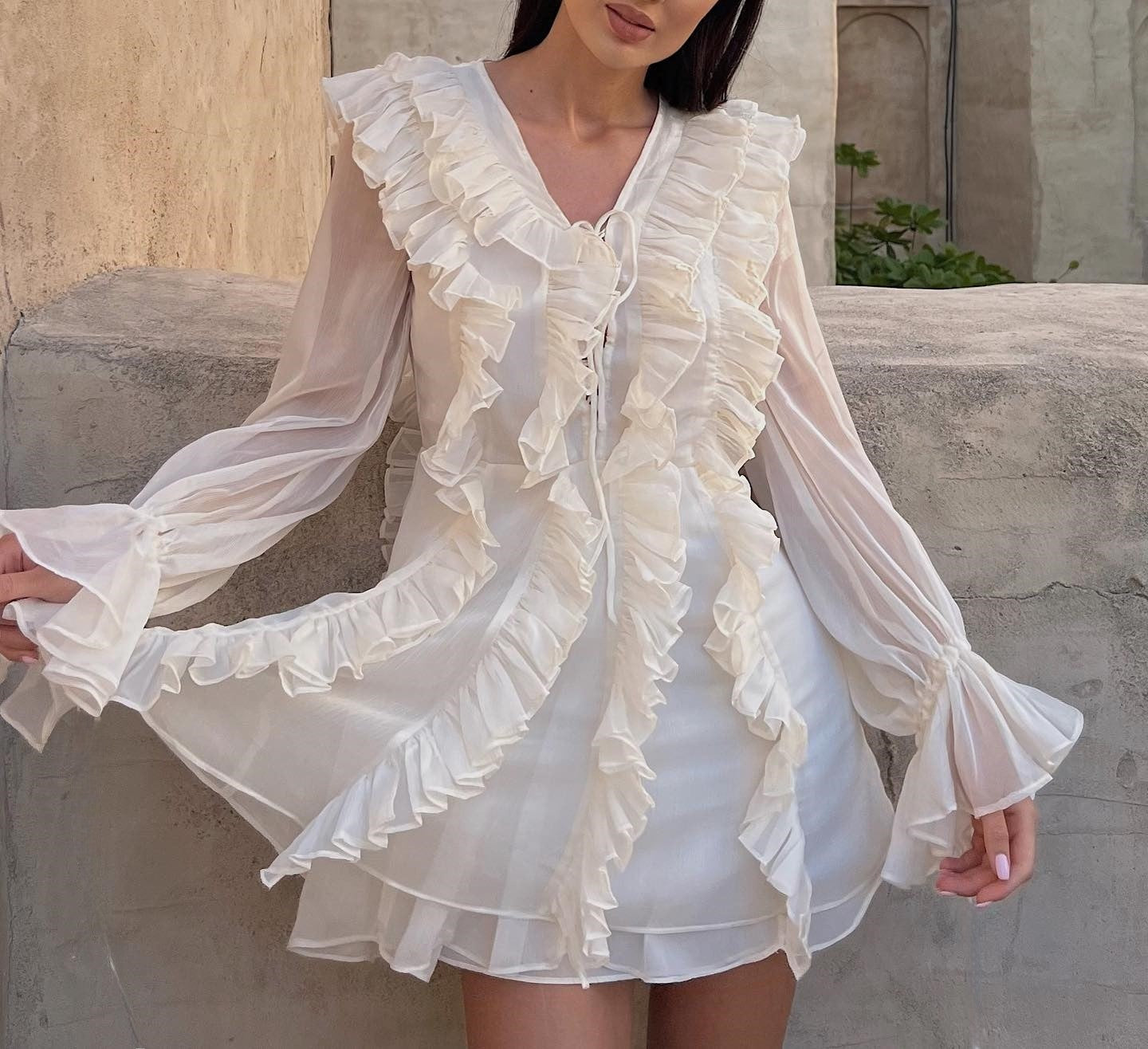 Robe élégante pour femme, col en V, en mousseline à plusieurs volants et à plusieurs couches.