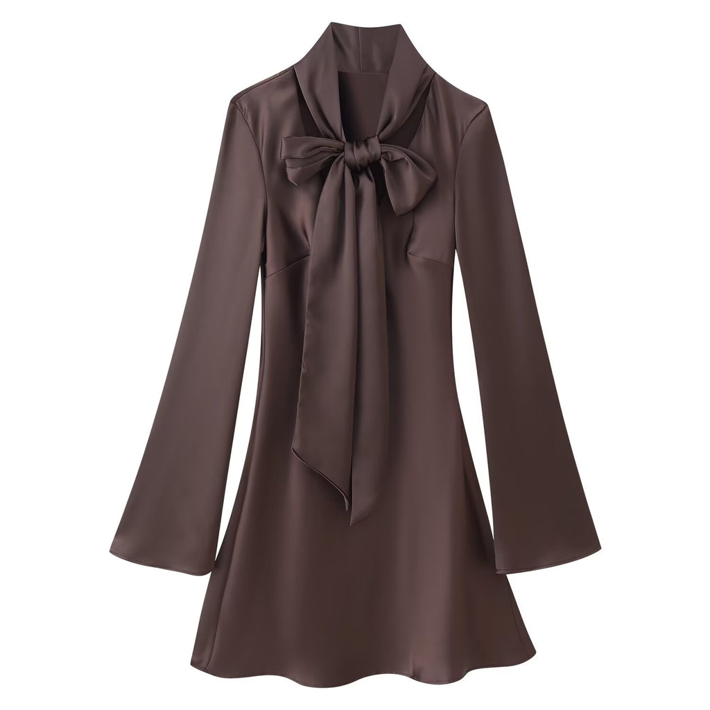 Manteau d'automne pour femme, robe écharpe en satin de soie texturé, texture soie.