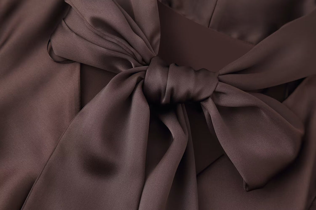 Manteau d'automne pour femme, robe écharpe en satin de soie texturé, texture soie.
