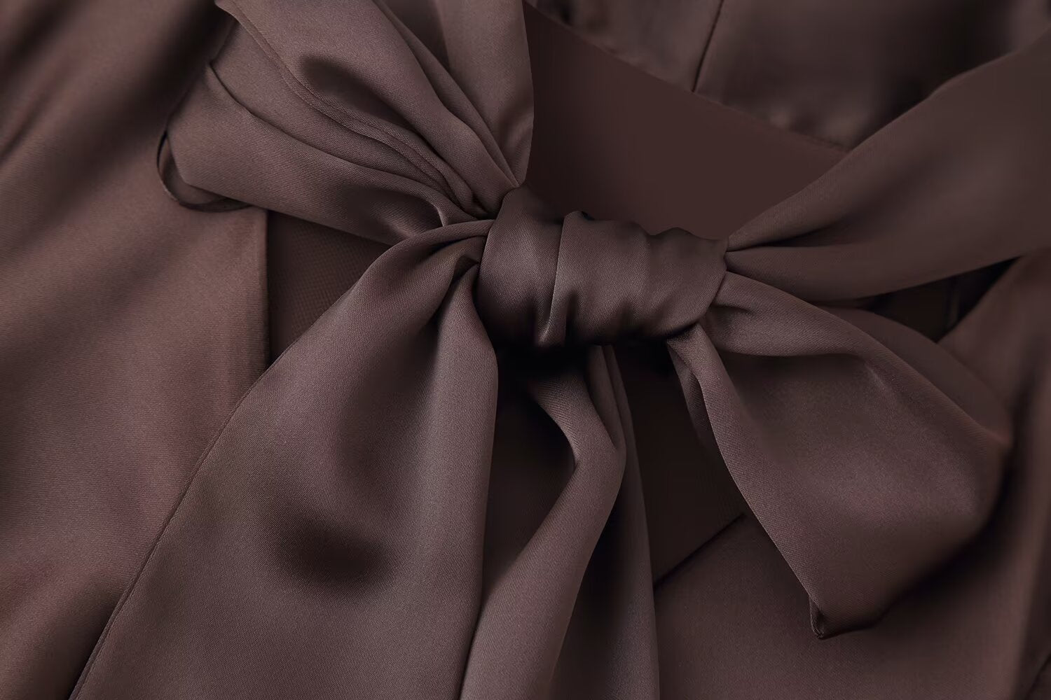 Manteau d'automne pour femme, robe écharpe en satin de soie texturé, texture soie.