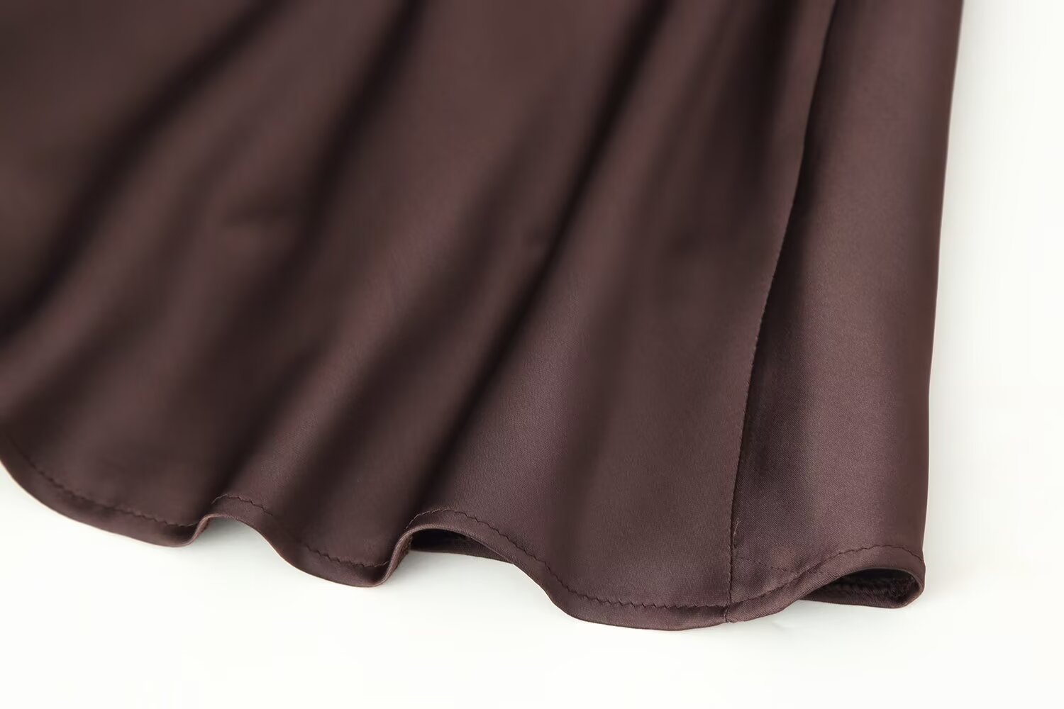 Manteau d'automne pour femme, robe écharpe en satin de soie texturé, texture soie.