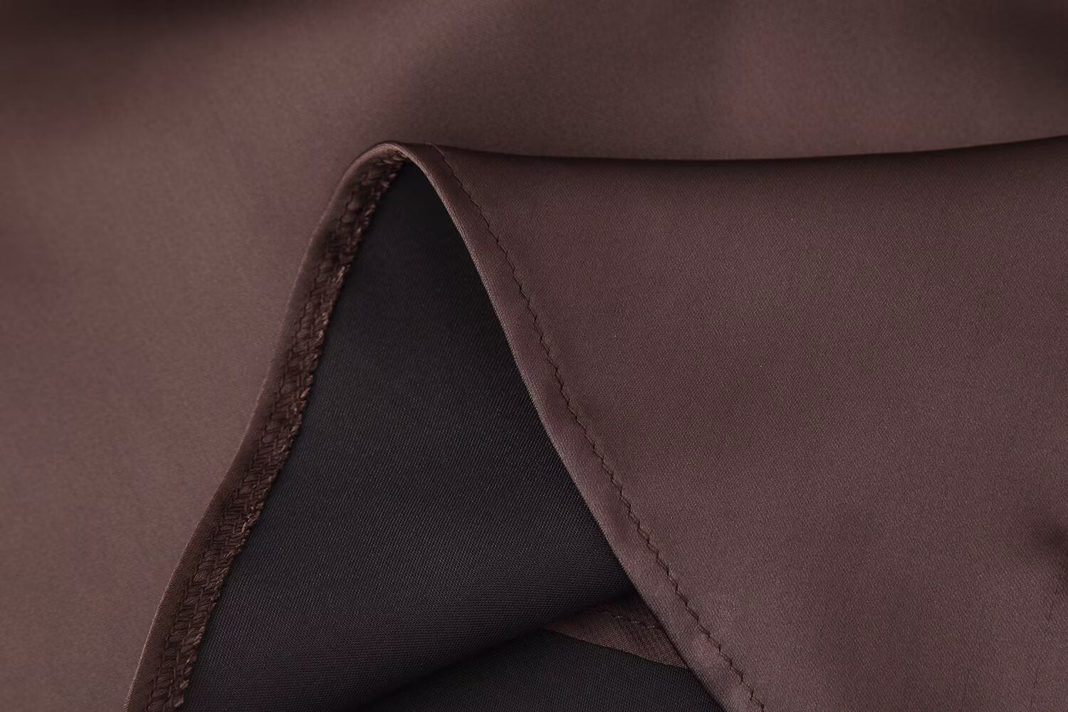 Manteau d'automne pour femme, robe écharpe en satin de soie texturé, texture soie.