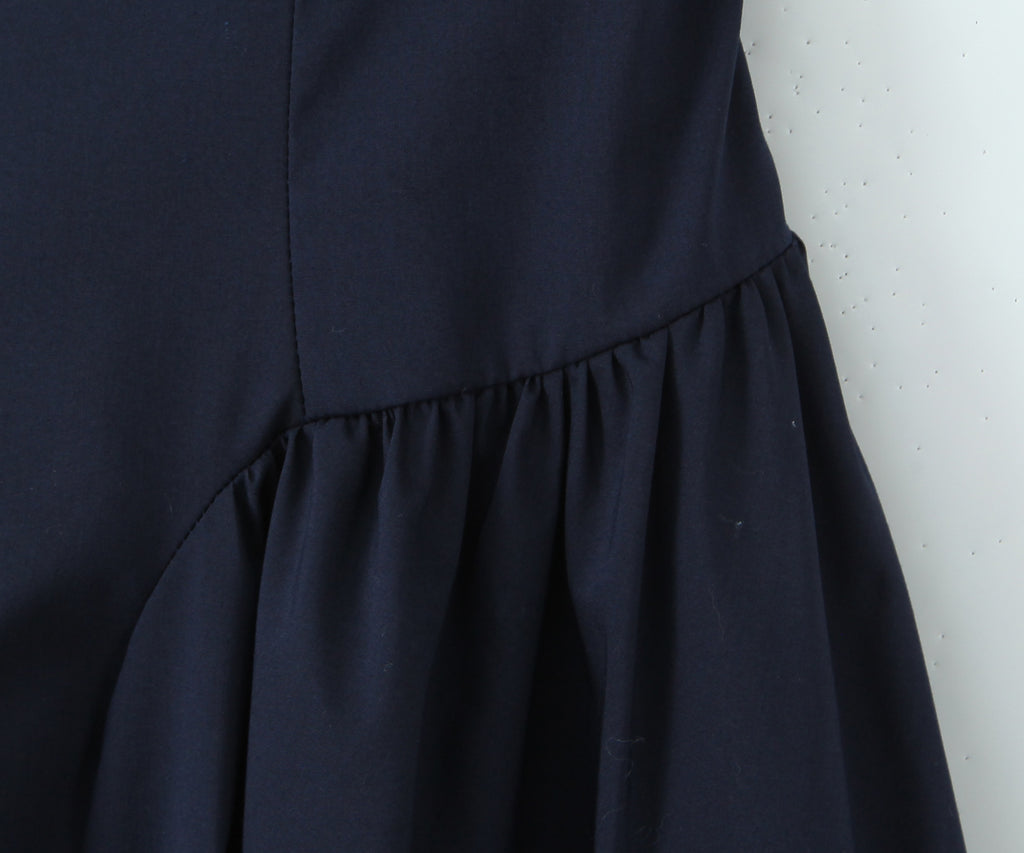Robe bustier élégante et sexy à lacets, style rétro français, idéale pour des vacances élégantes et sexy.