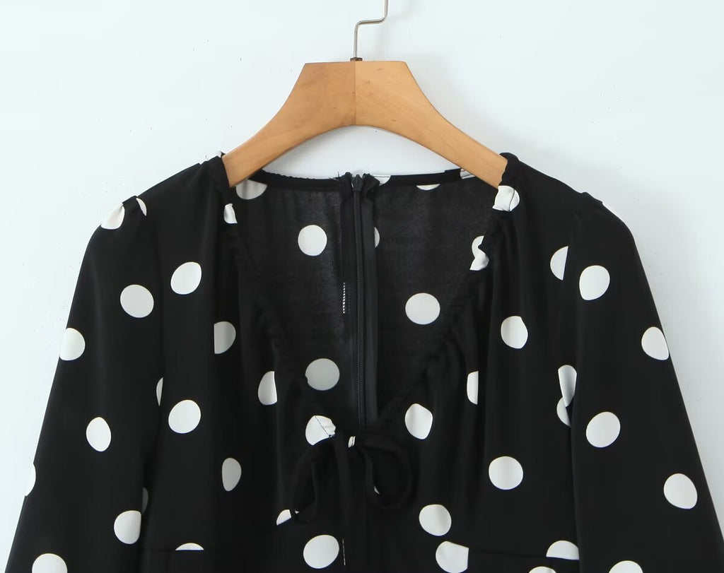Robe à pois rétro française pour femme, col V, coupe ajustée, manches évasées, style trapèze.