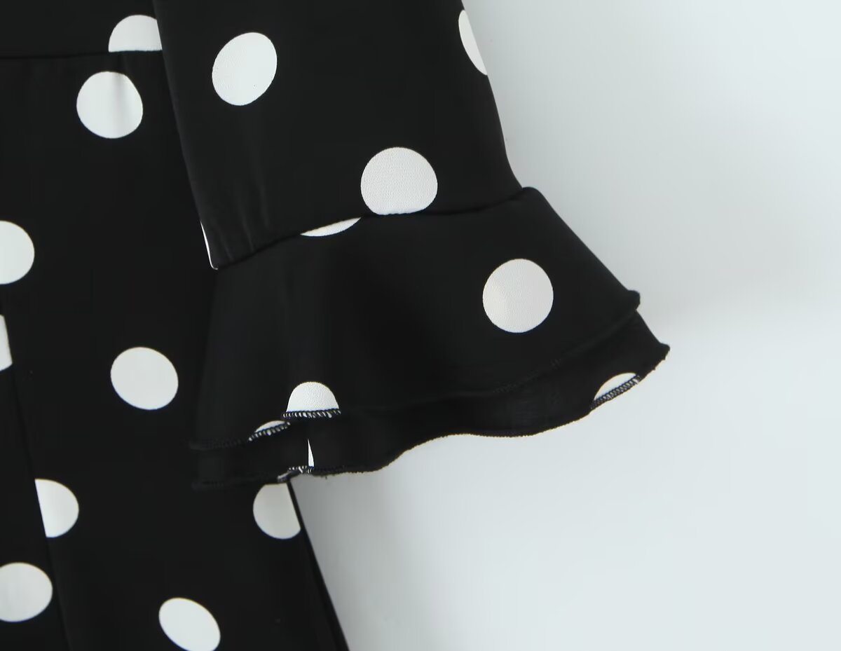 Robe à pois rétro française pour femme, col V, coupe ajustée, manches évasées, style trapèze.