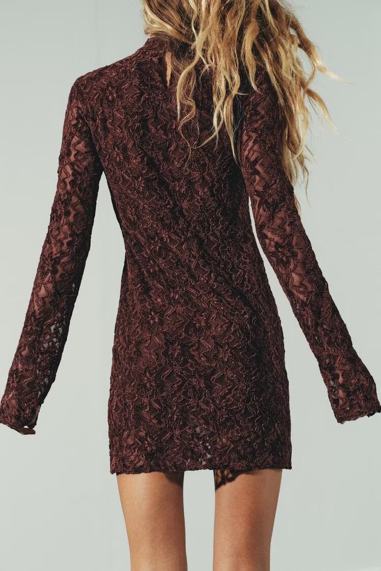 Vestido corto de encaje suave al tacto