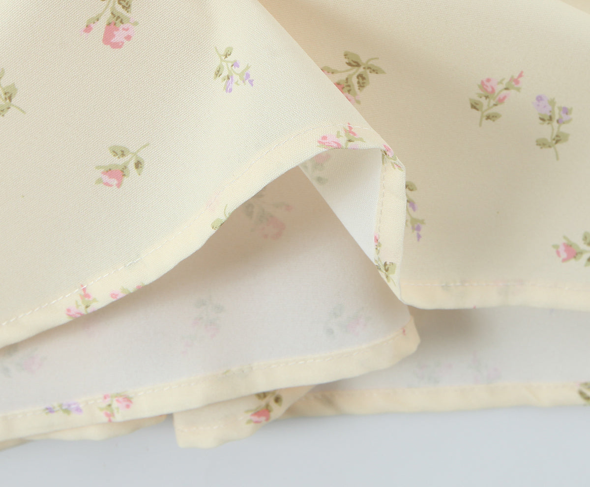 Robe d'été jaune à fleurs françaises avec bretelles à cordon, coupe ajustée, idéale pour les vacances.