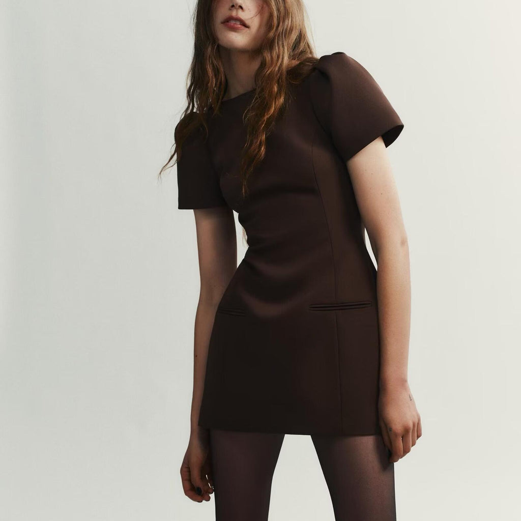 Robe courte à poches plissées élégante et tendance pour femme