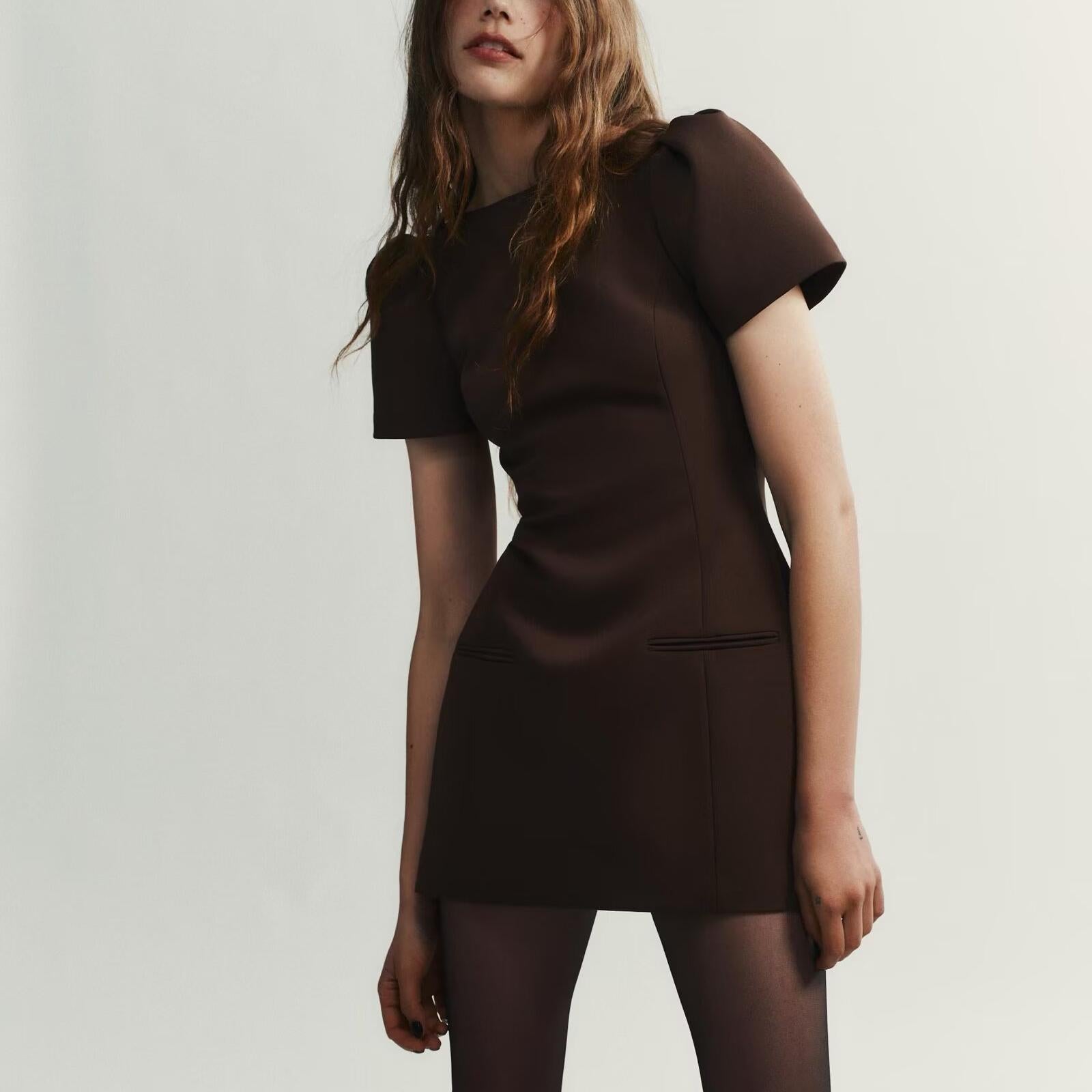 Robe courte à poches plissées élégante et tendance pour femme
