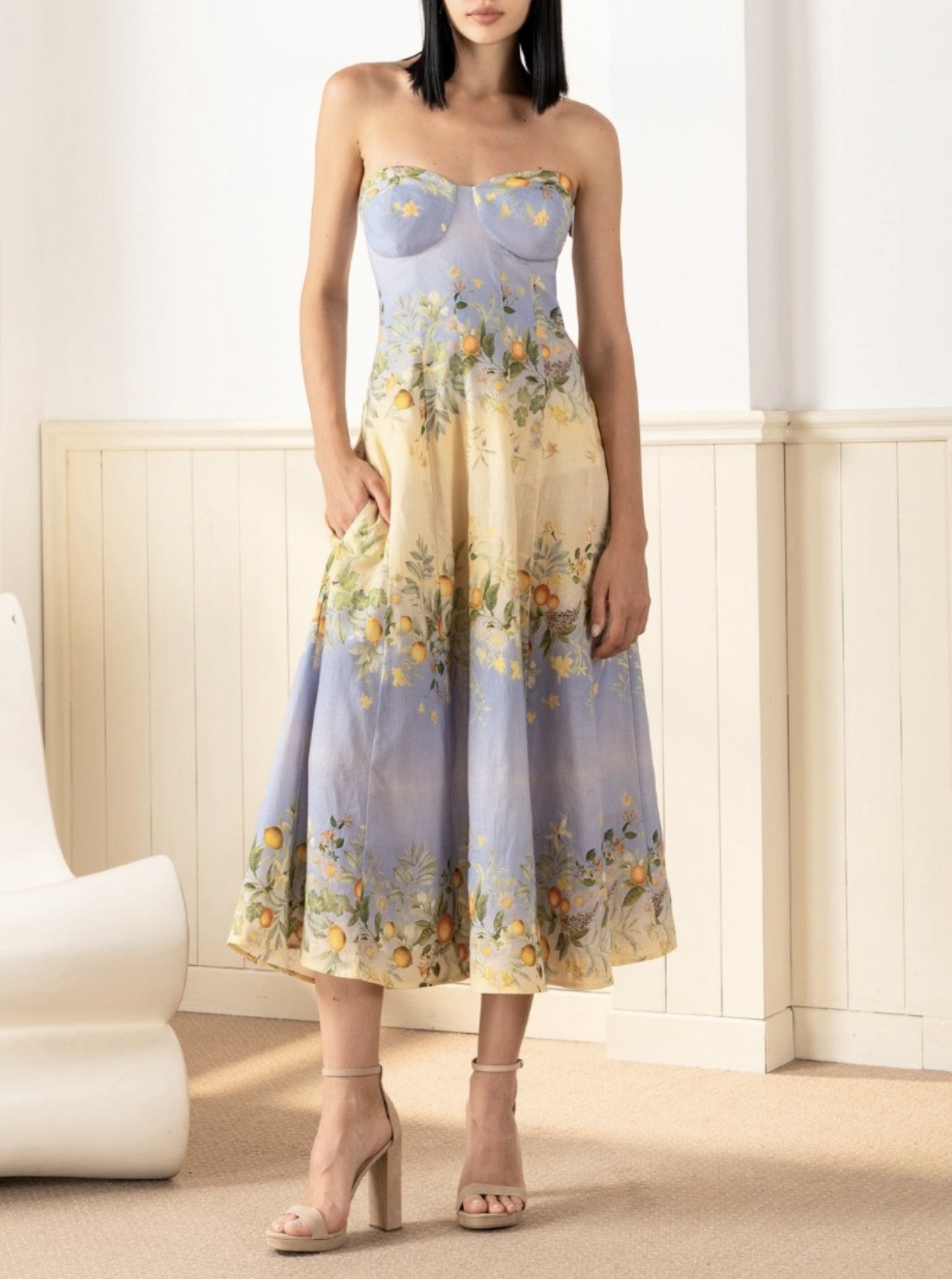 Robe imprimée sexy dos nu, coupe ajustée, bustier à bretelles fines, idéale pour les vacances