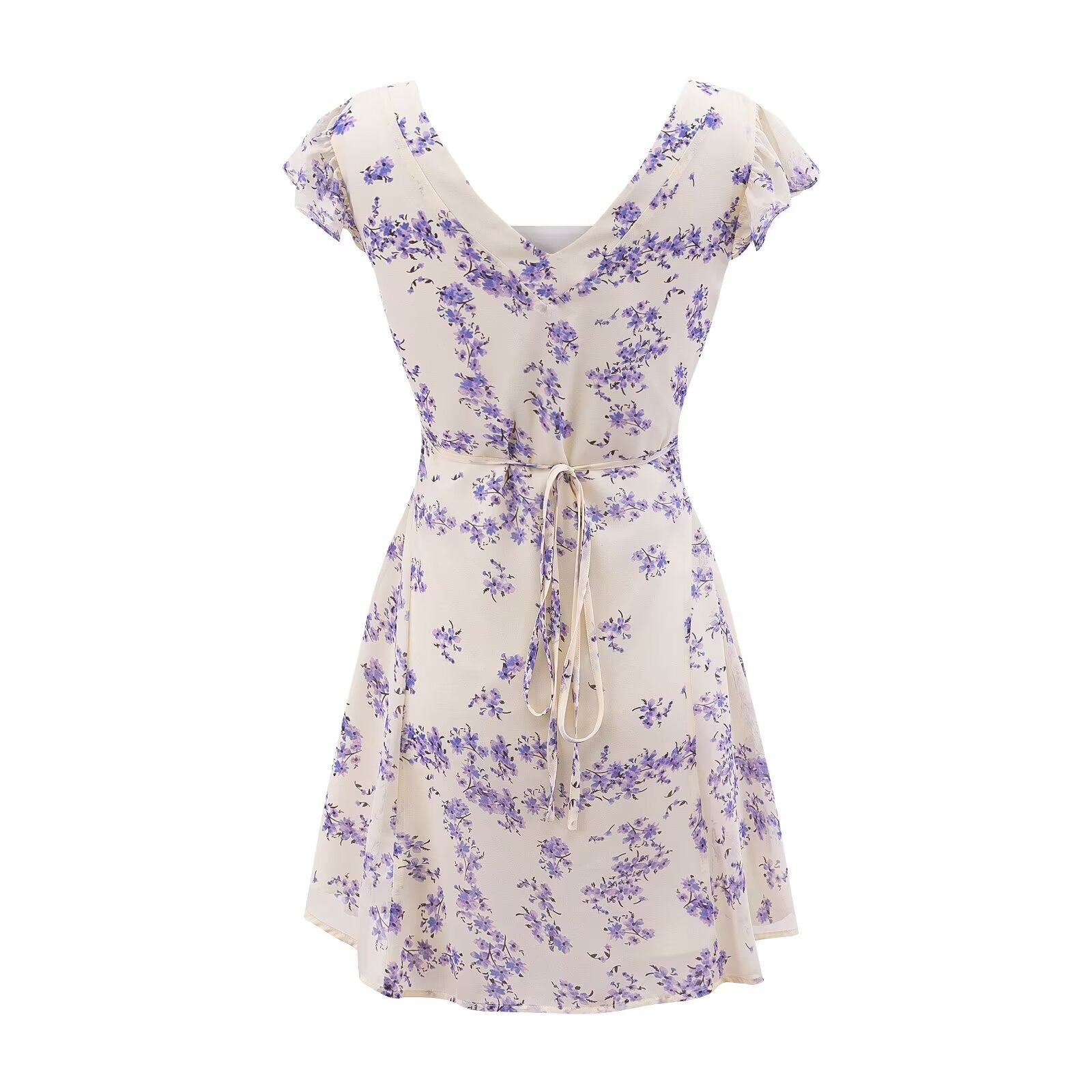 Vestido de primavera con cuello cuadrado, manga corta, encaje y cintura controlada, con estampado floral y fondo blanco fresco.