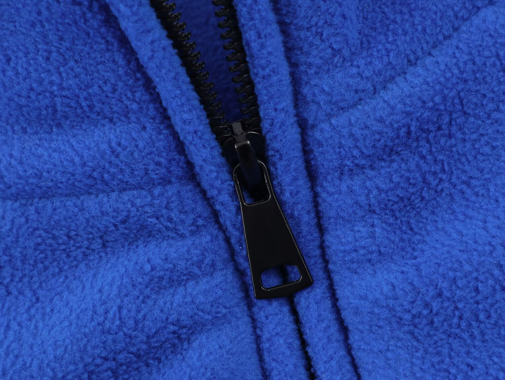 Vêtements pour femmes pour le ski : veste ample et douce au toucher.