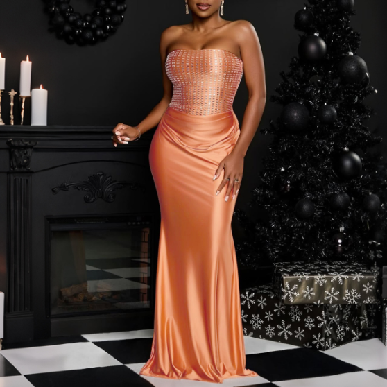 Robe longue bustier en strass de couleur unie avec épaules dénudées