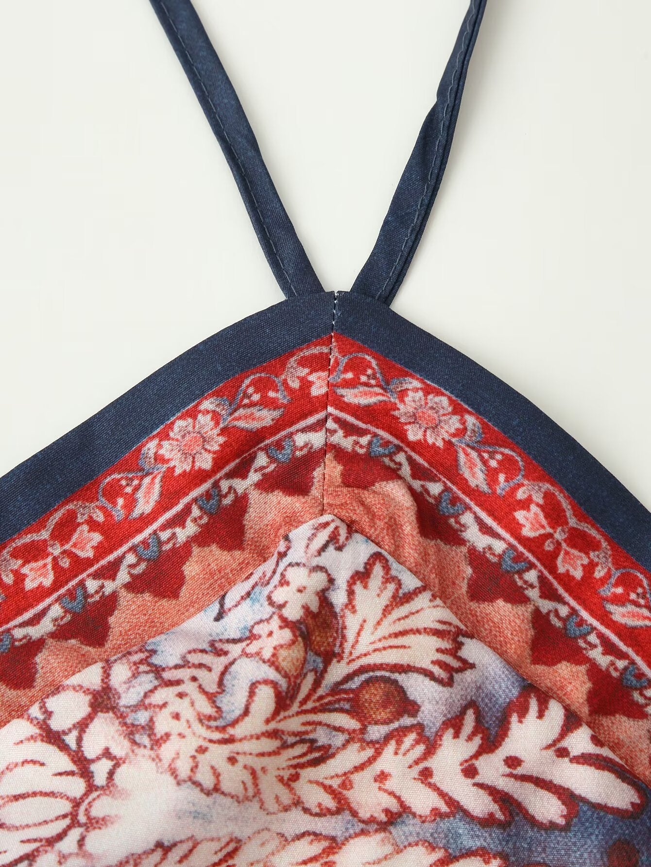 Vestido Halter Corto de Mujer Ajustado con Espalda Descubierta y Recortes para Otoño