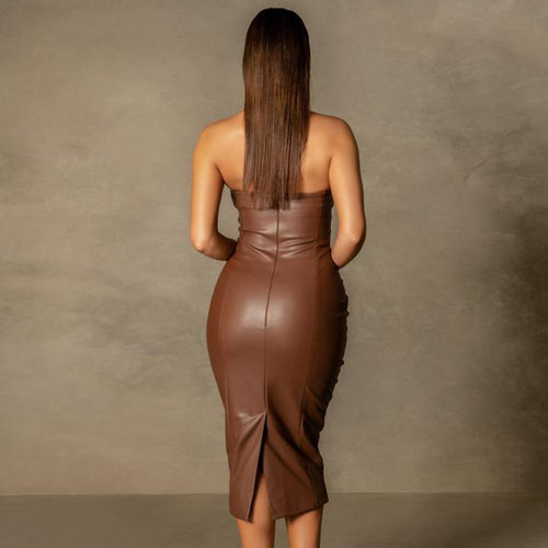 Vestido midi sexy de otoño e invierno de piel sintética de color liso, elegante, ajustado, con parte superior de tubo y abertura en la espalda.