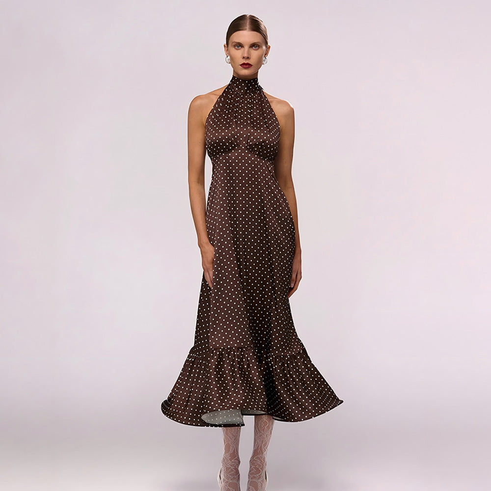 Robe dos nu en satin à pois, style français, sexy et élégante, mettant en valeur la taille.