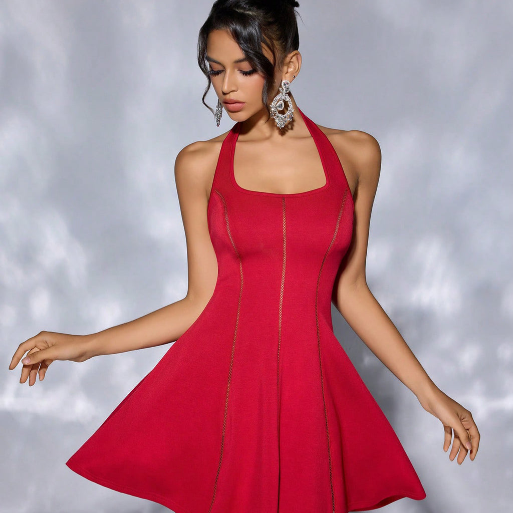 Vestido corto ajustado con escote halter y espalda descubierta para mujer, color liso, con encaje y corte en la parte superior del tubo.
